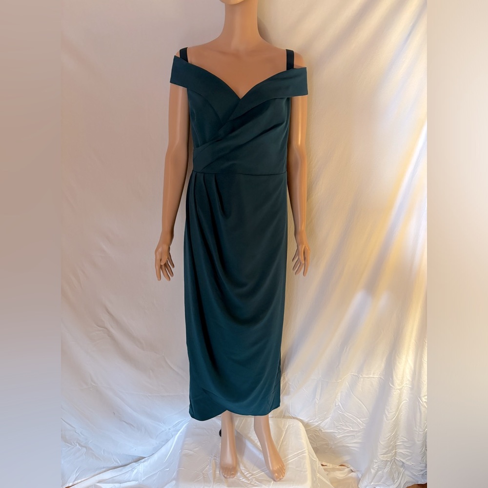 City chic emerald color dress with off shoulder v neckline